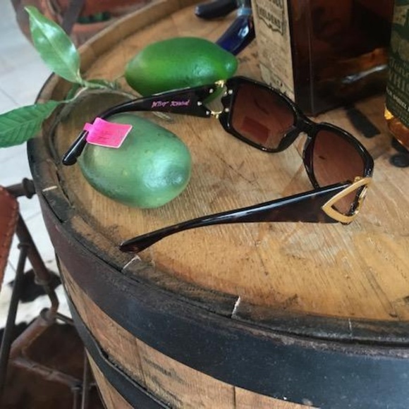 BETSEY JOHNSON Gold Heart Tort UV Sunglasses 32 main image 6